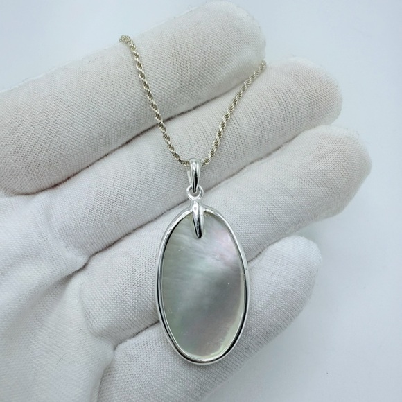 .925 Sterling Silver Oval Mother of Pearl Pendant Necklace - Picture 4 of 16